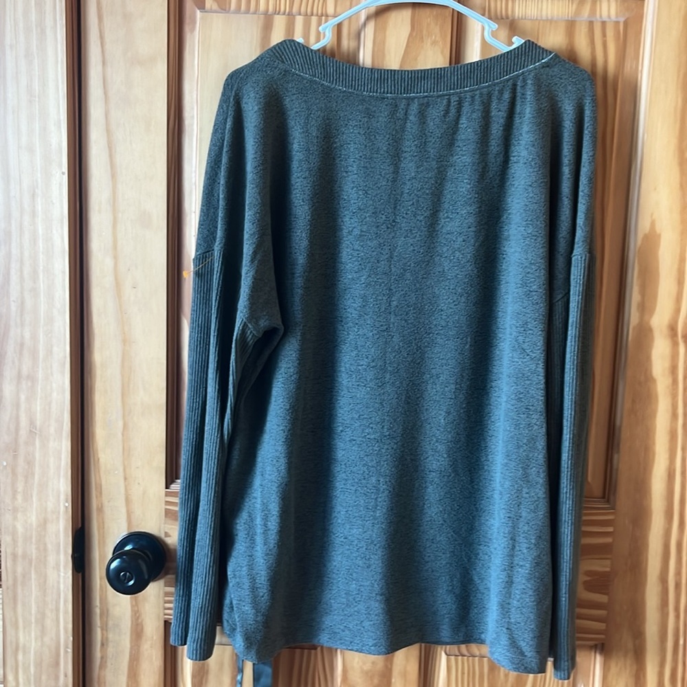 WHBM Top - Size Large - Picture 6 of 9